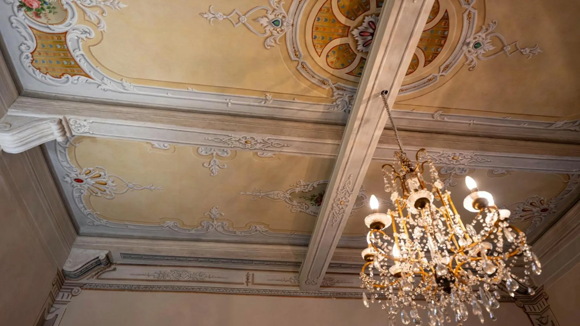 Tuscan Palace - Avignonesi Apartment Montepulciano Stazione 0*,  Itália