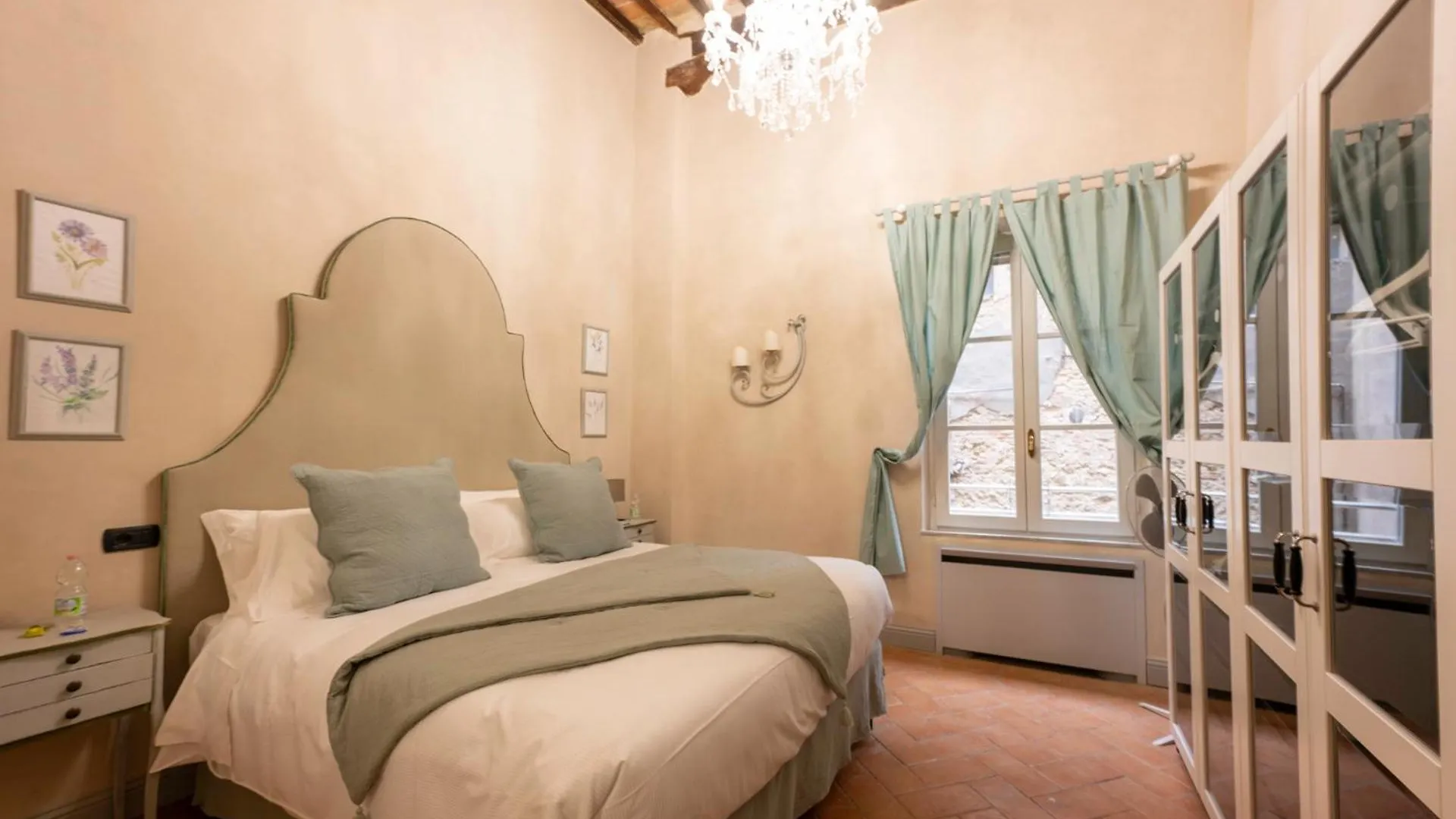 Tuscan Palace - Avignonesi Apartment Montepulciano Stazione 0*,  Itália